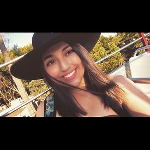 Meet your Posher, Edith